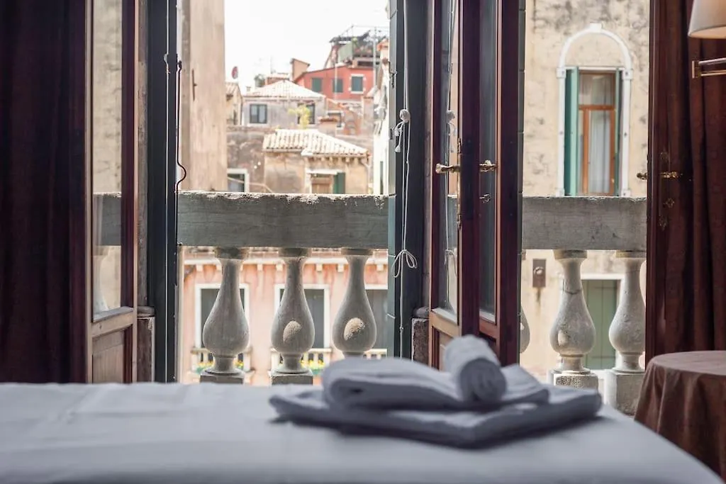 Ca' Del Mondo Novo, The Alcantara Apartment Close To San Marco And Rialto البندقية